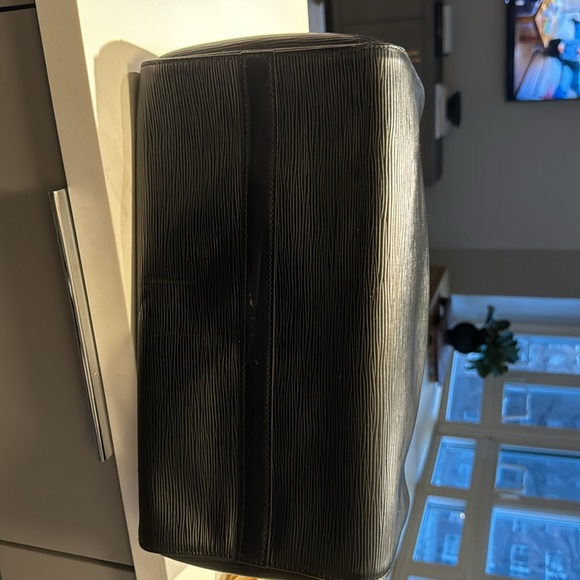 Louis Vuitton Épi Speedy 35 in Black - Picture 6 of 7